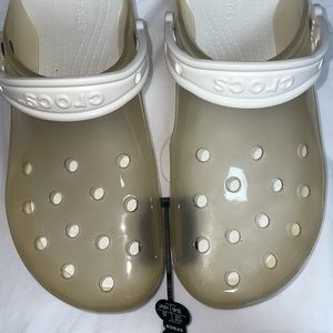 Women’s crocs size 7 in men 9 in women’s